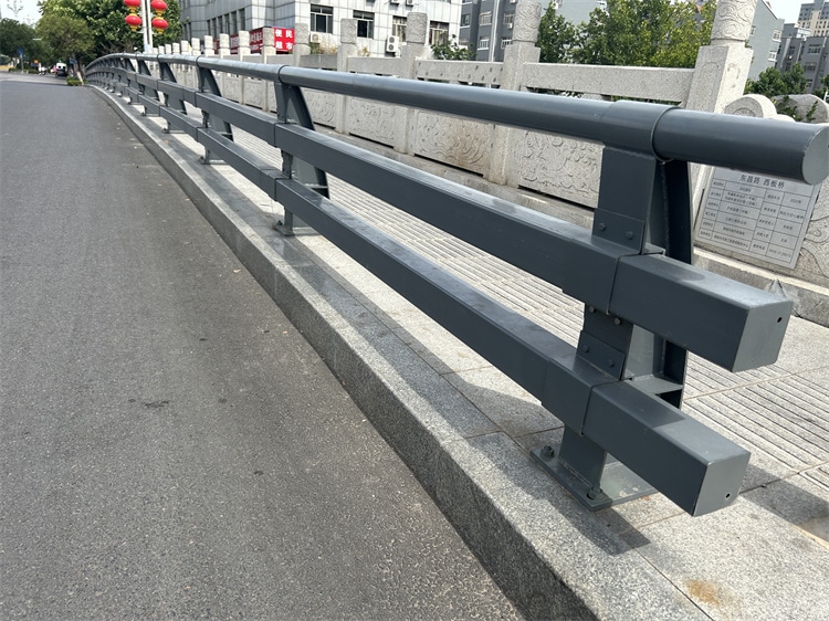 防撞護欄