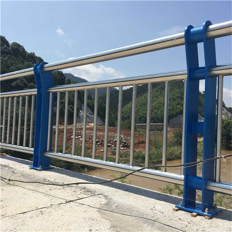 不銹鋼復(fù)合管護(hù)欄